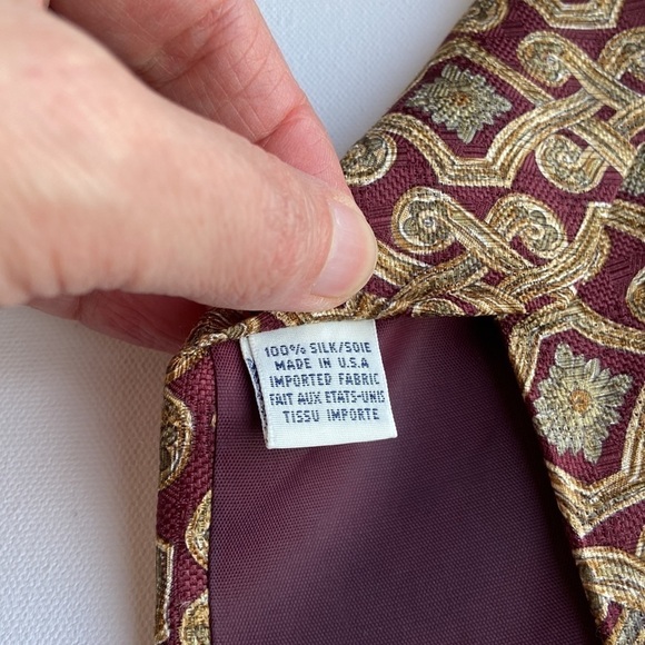 𝅺claiborne Vintage 90s Silk Burgundy Gold Tie - Picture 3 of 6